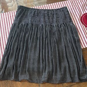 Elegant Max Studio Black and White Women's Skirt